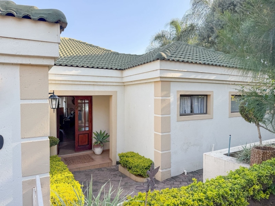3 Bedroom Property for Sale in Kosmos Ridge North West